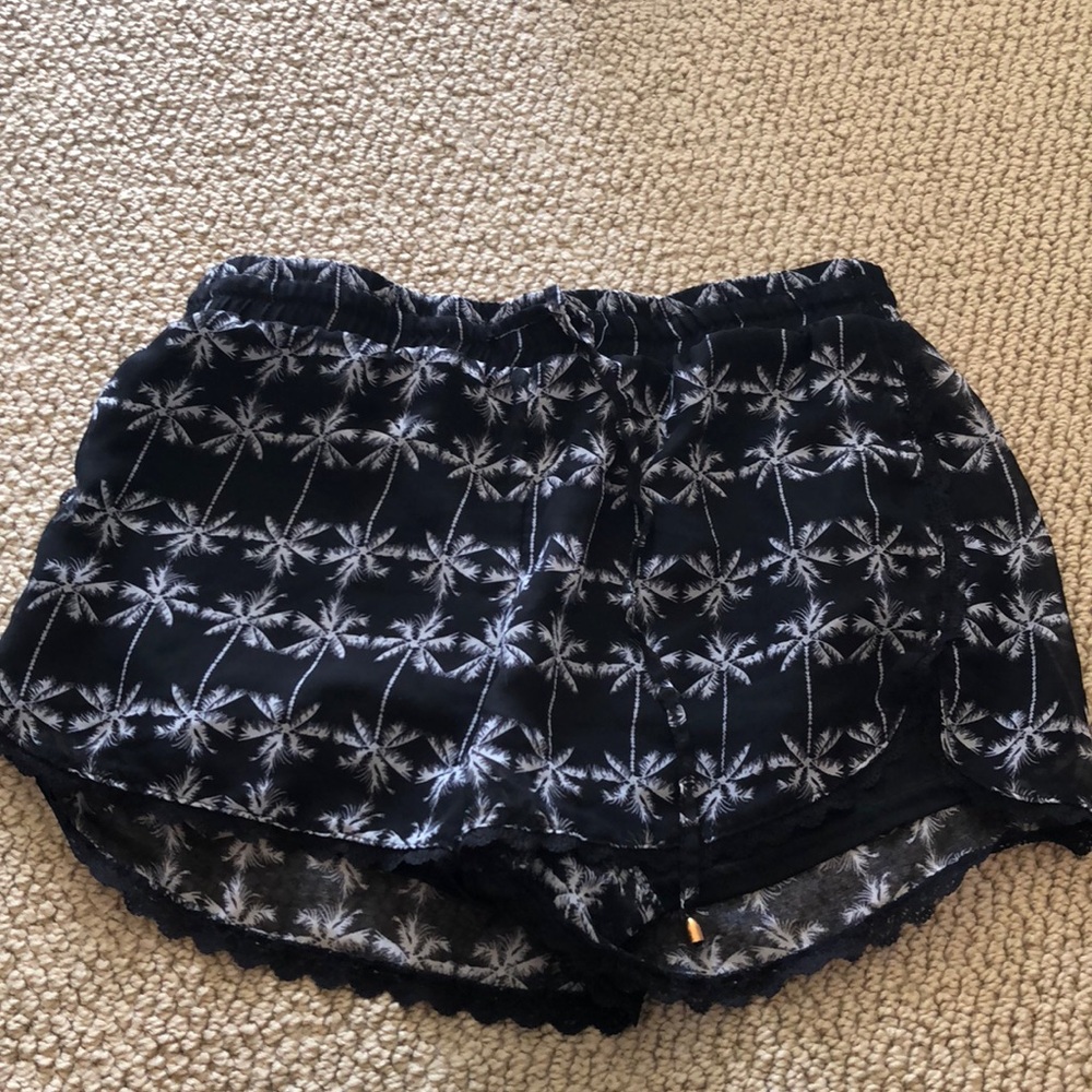 Small palm tree shorts